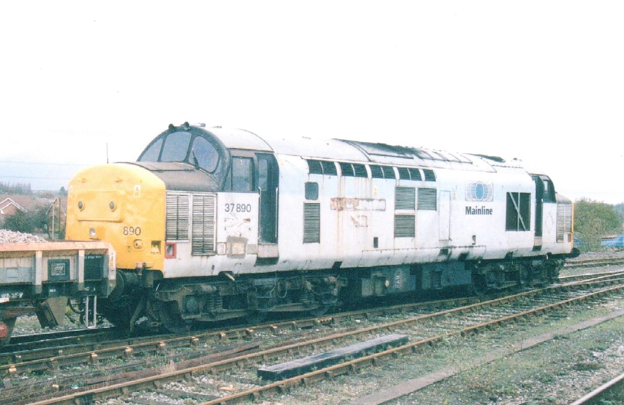 The other end of 37890, showing that it carried the number 890 only on one nose end, 10th November 2002. Dave Campbell