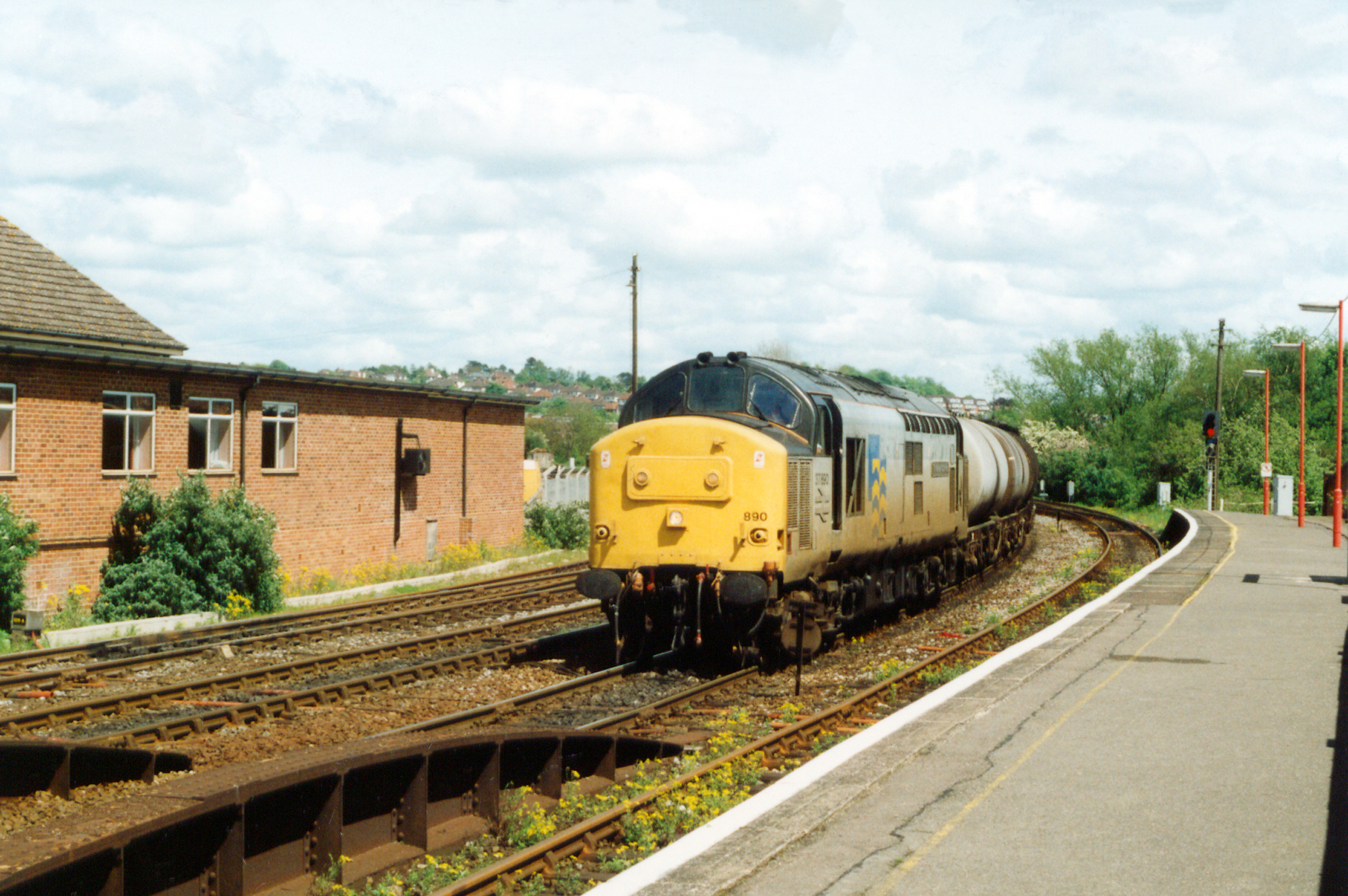 37890 at Salisbury with 6U62 10.37 Fawley to Tavistock Junction loaded oil tanks, 12th May 1994. John N Smith
37890 hauled the Tavistock Junction oil tanks more than any other working recorded in the 37890 Log; it was also the most frequent locomotive to work that train.