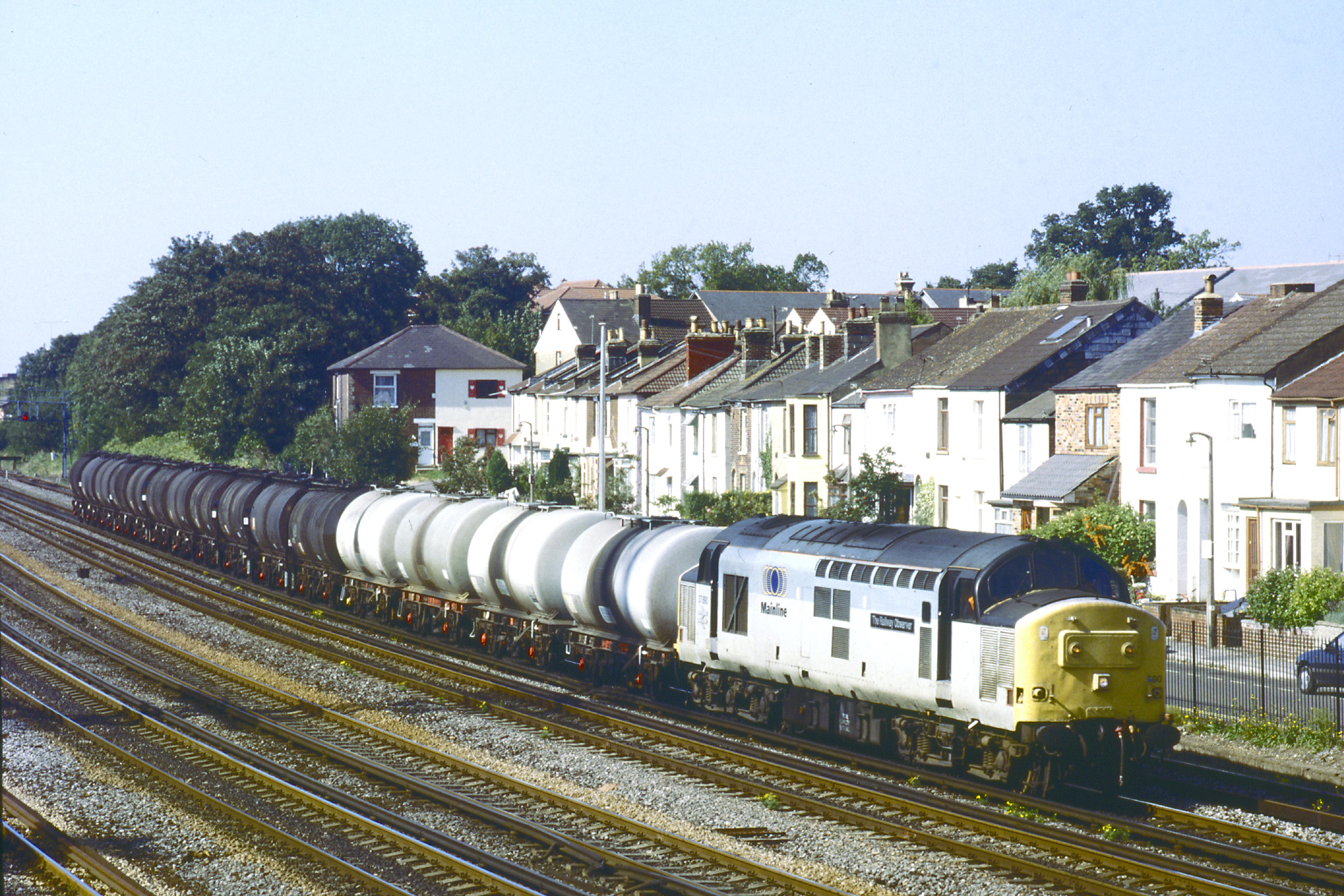 Class 37/7 37890 “The Railway Observer” approaching Southampton Central station with up oil tankers from Fawley Refinery on 17th September 1996. Michael Mensing
