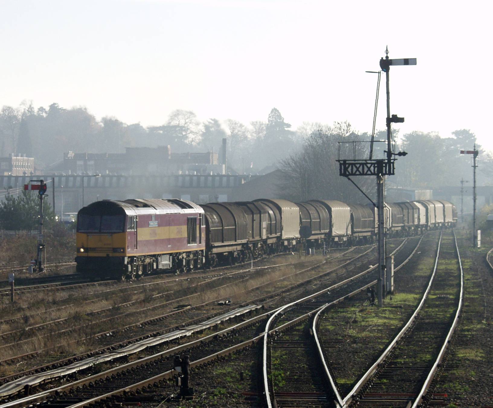 60001 entering Worcester yard on a foggy day with 6M41 Llanwern to Round Oak loaded steel, 24th November 2003. Dave Padgett