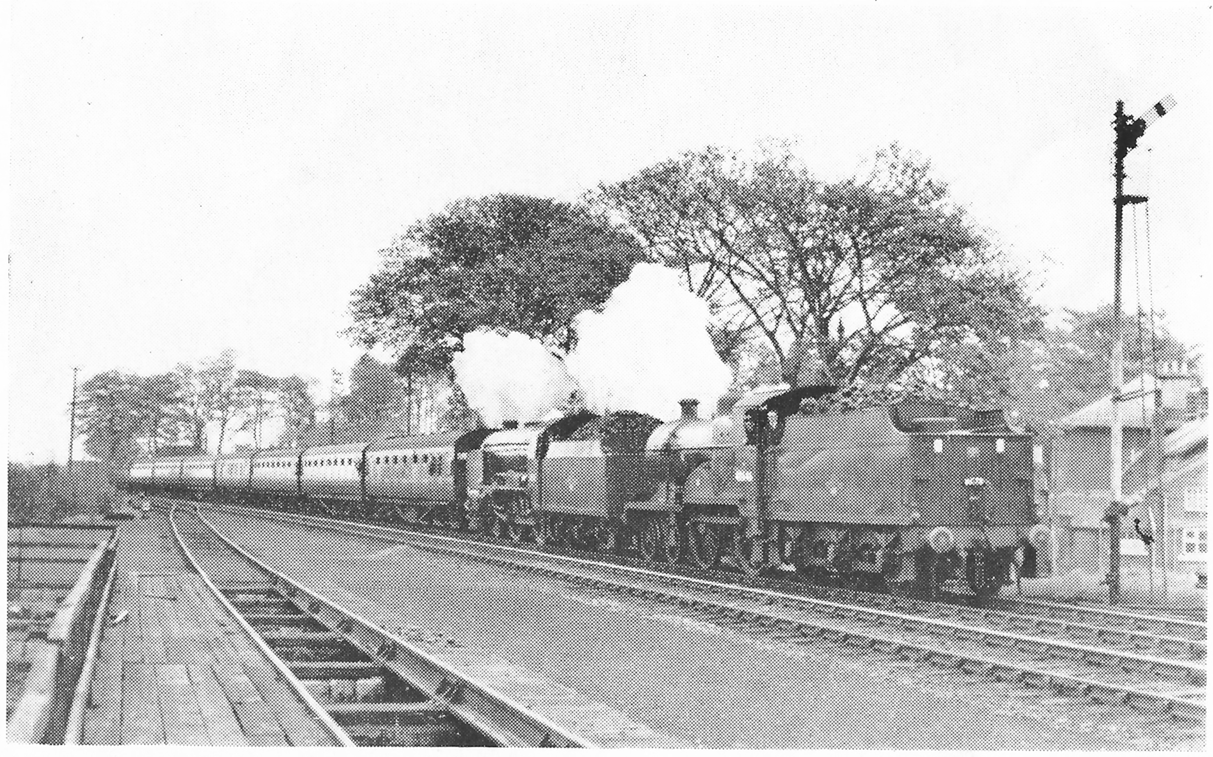 East Midlander No.5. 40646 and 30925 at Spofforth, running tender-first from Wetherby Town to Starbeck after traversing the Wetherby branch, 13th May 1962. R. Leslie
Scanned from July 1962 RO.