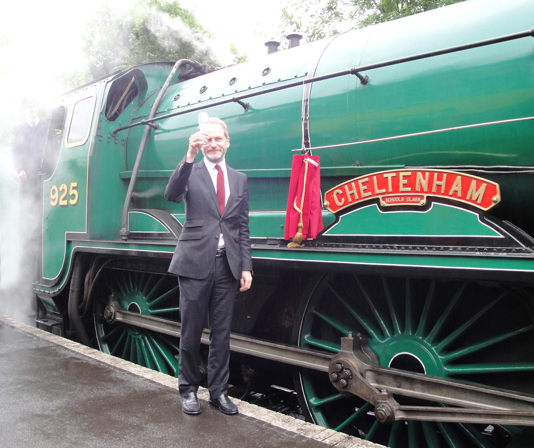 925 Cheltenham was re-dedicated by Paul Kirkman of the NRM, who is seen raising his glass to toast the locomotive at Alresford, Mid Hants Railway on 11th June 2013. Reg Wood
This ceremony was reported in August 2013 RO, p.550.
